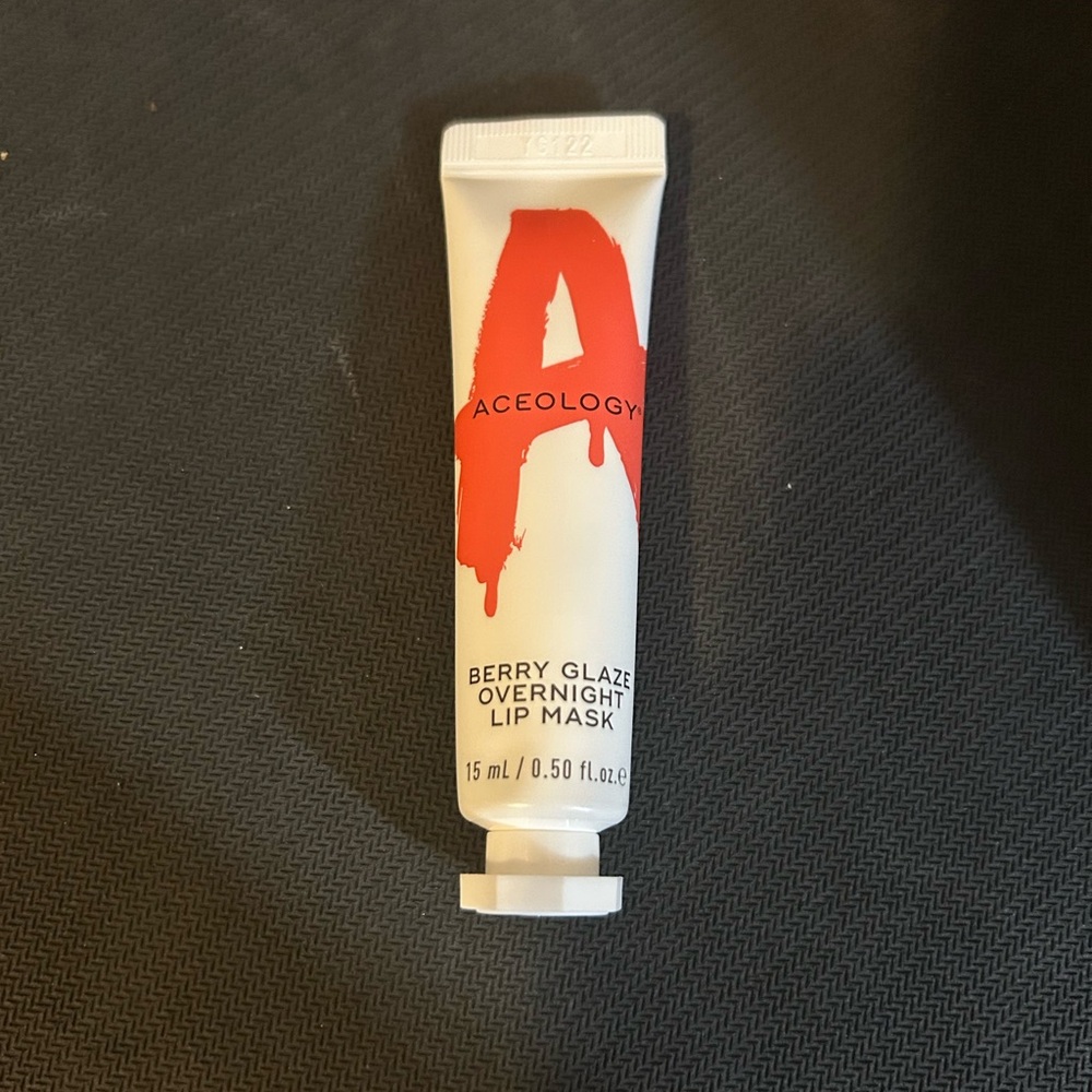 Lip mask